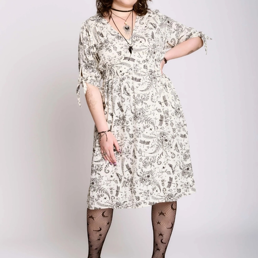 Chic Black and White Floral Midi Dress